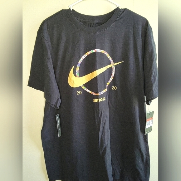 NWT Men's Nike Center Swoosh International Flags 2020 Olympics, Size Large - Picture 1 of 3
